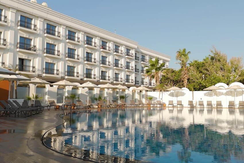Rocks Hotel