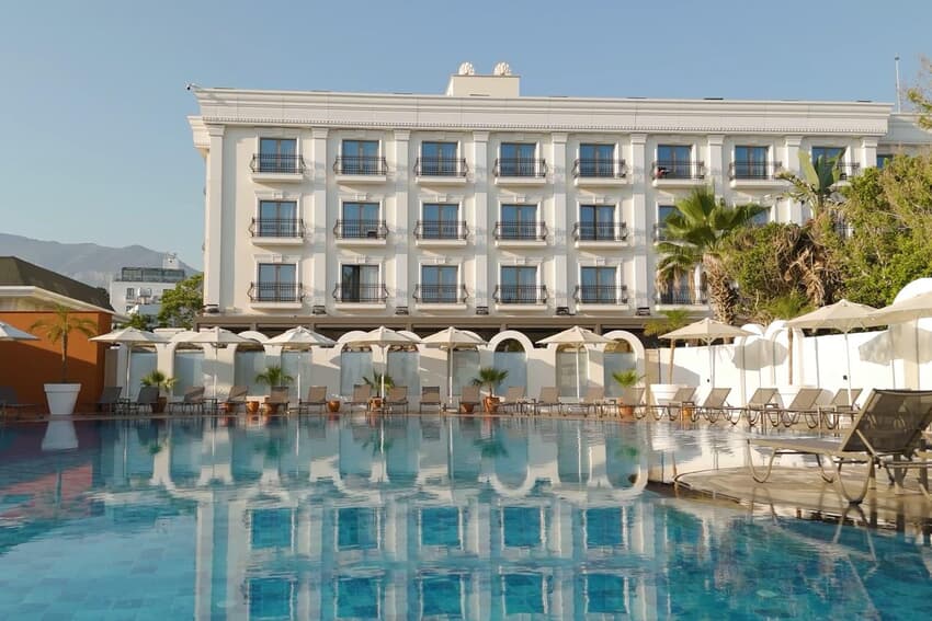 Rocks Hotel