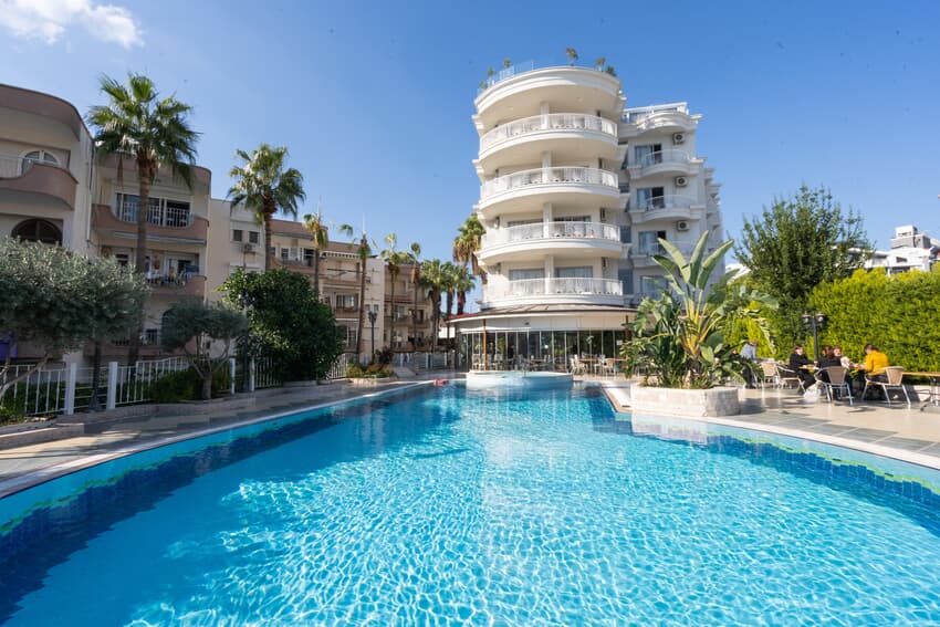 Romance Beach Hotel