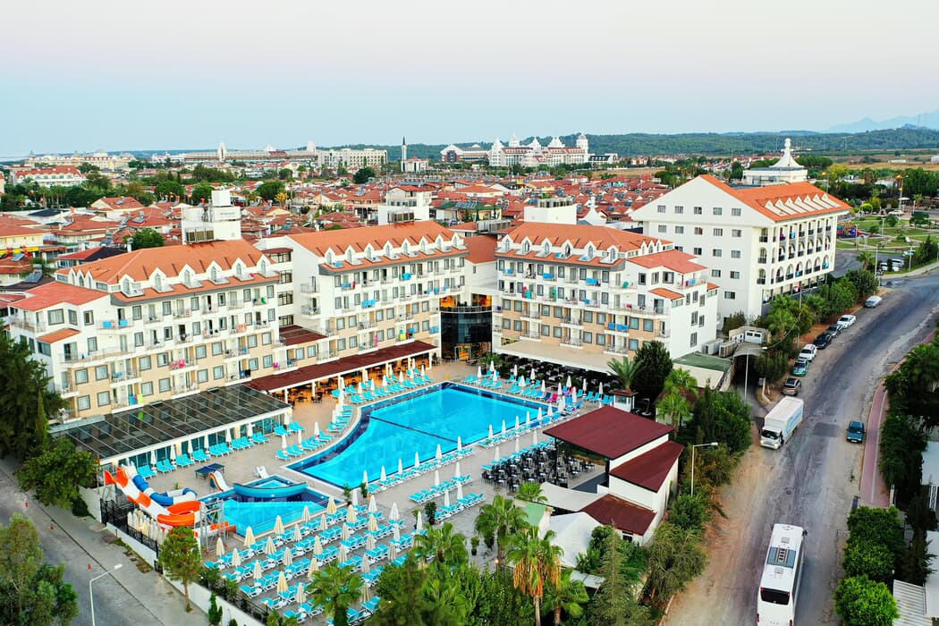 Side Aluna Hotel