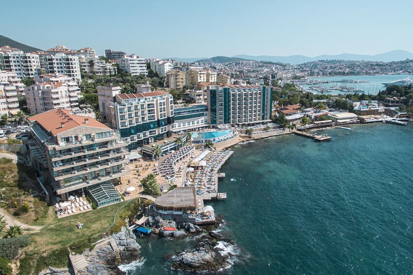 Charisma De Luxe Hotel