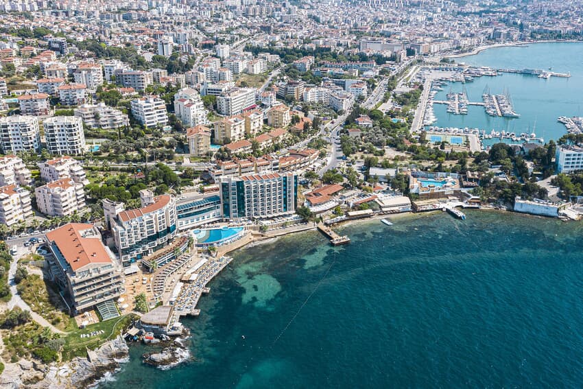 Charisma De Luxe Hotel