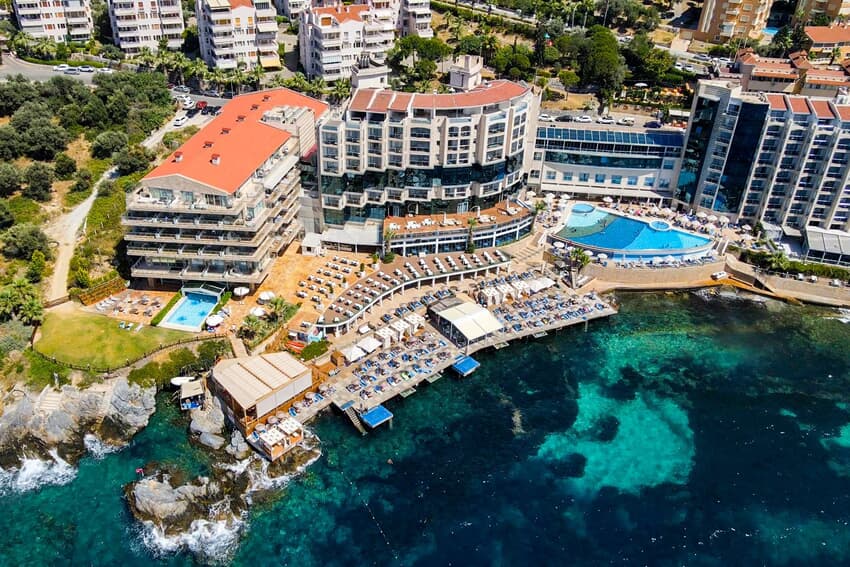 Charisma De Luxe Hotel