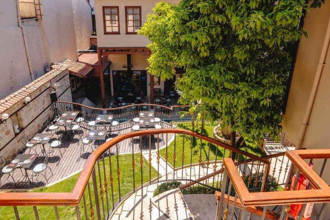 Mediterra Art Hotel