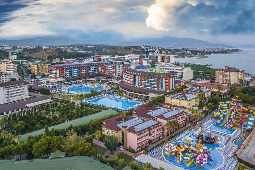 Lonicera World Hotel