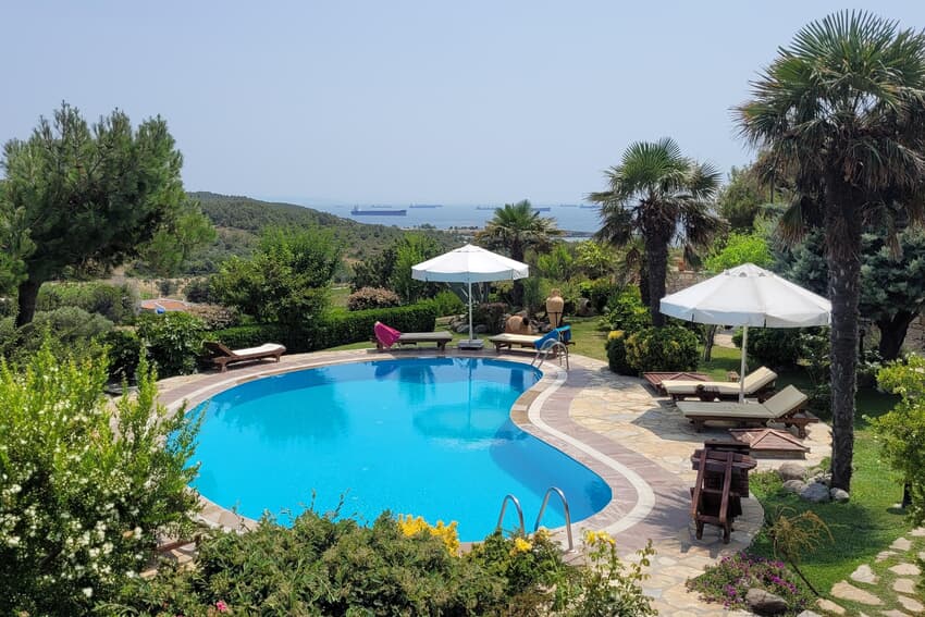 Ada Bacchus Hotel