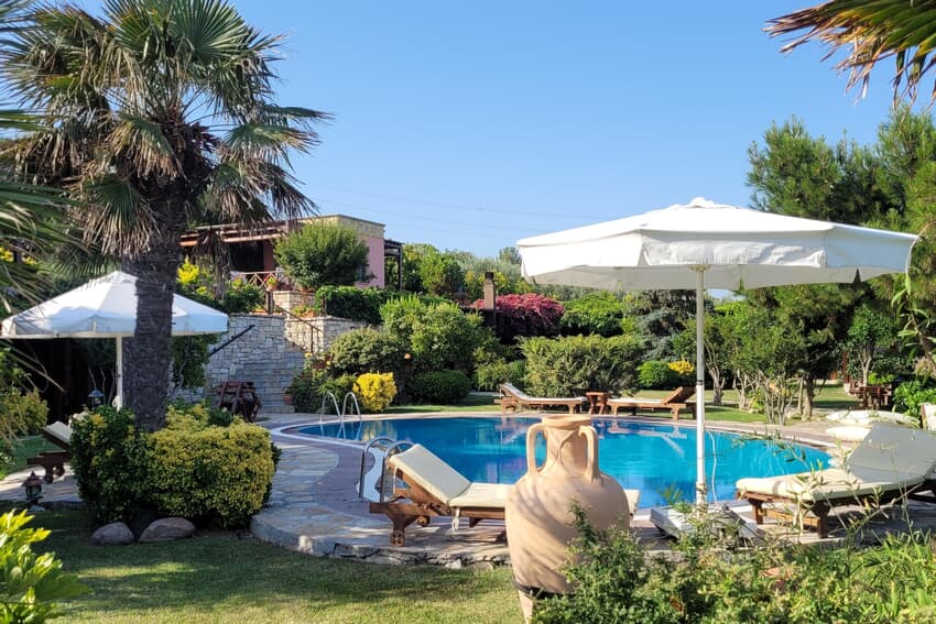 Ada Bacchus Hotel