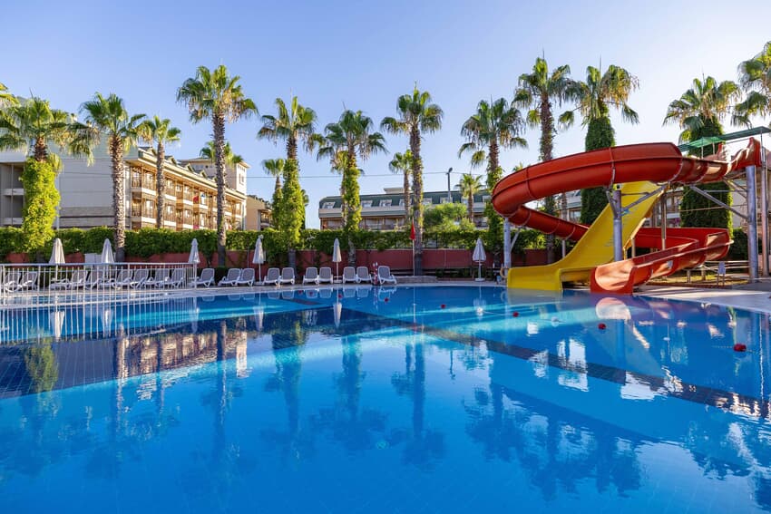 Club Side Coast Hotel