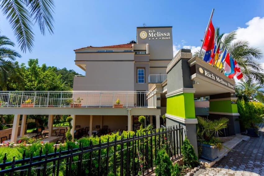 Rich Melissa Hotel