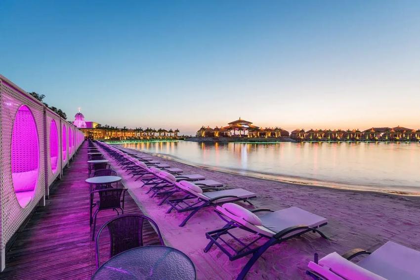 Cratos Premium Hotel