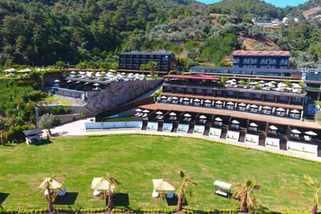 Manaspark Deluxe Hotel