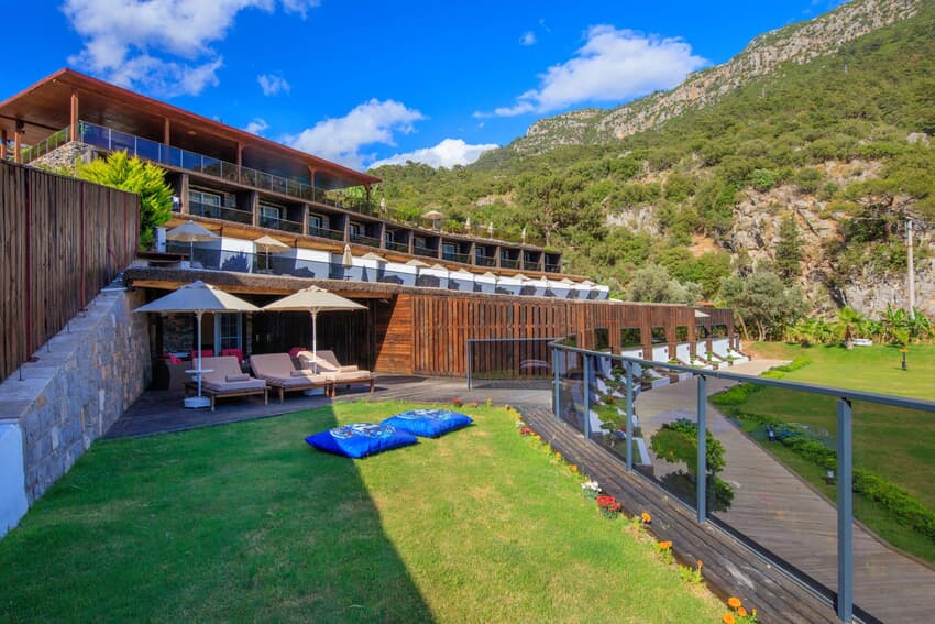 Manaspark Deluxe Hotel