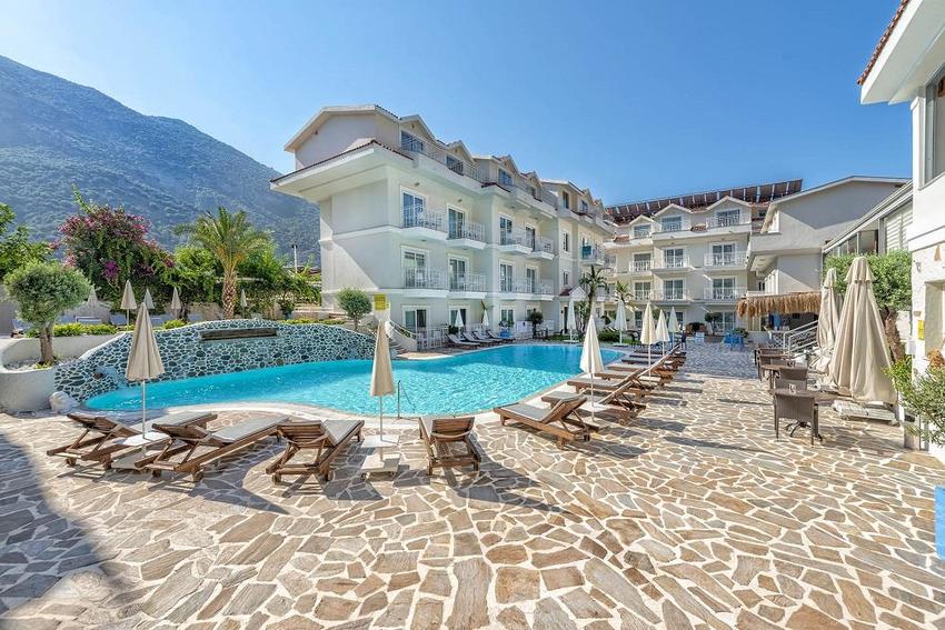 Montebello Deluxe Hotel