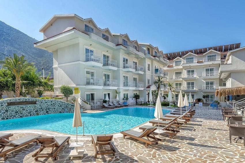 Montebello Deluxe Hotel