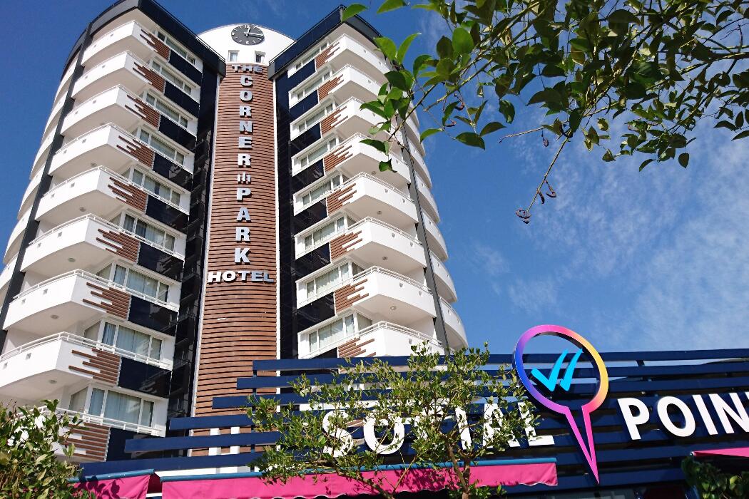 The Corner Park Hotel