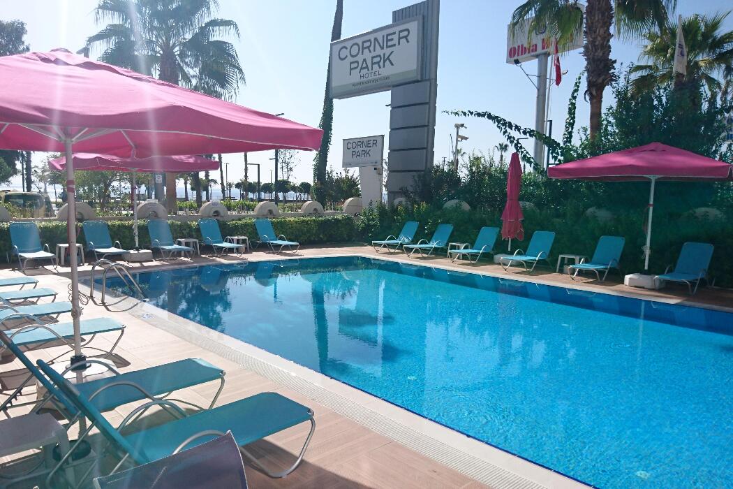 The Corner Park Hotel