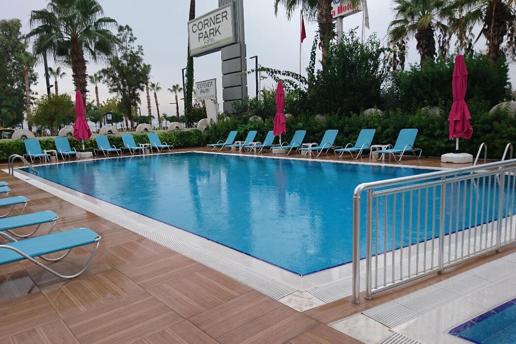 The Corner Park Hotel