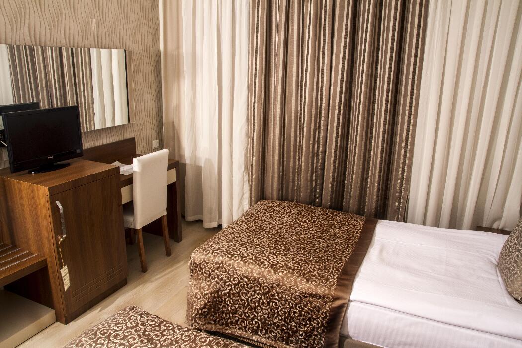 The Corner Park Hotel