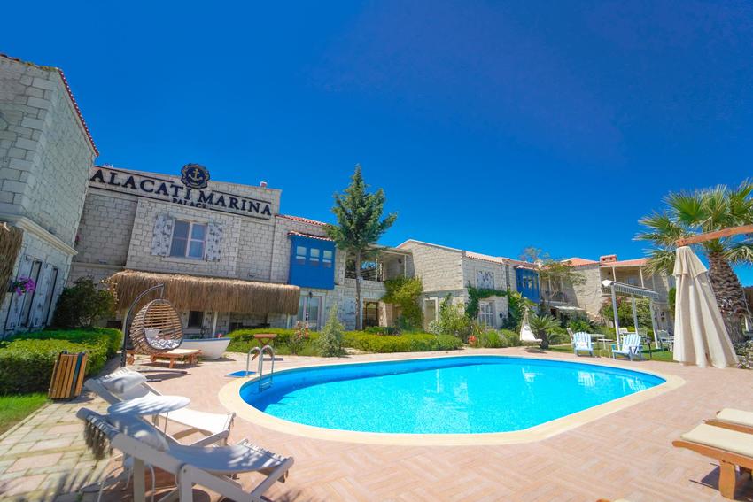 Alaçatı Marina Palace