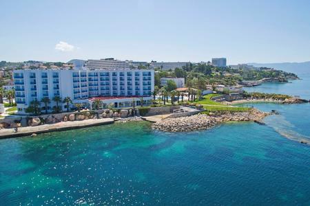 Le Bleu Hotel Resort