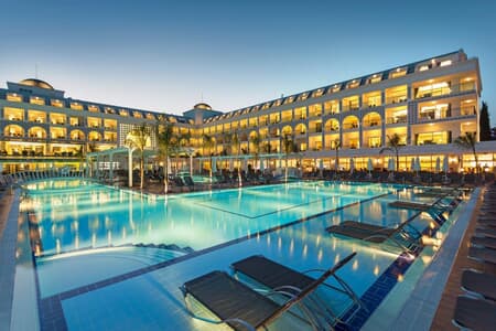 Karmir Resort Spa
