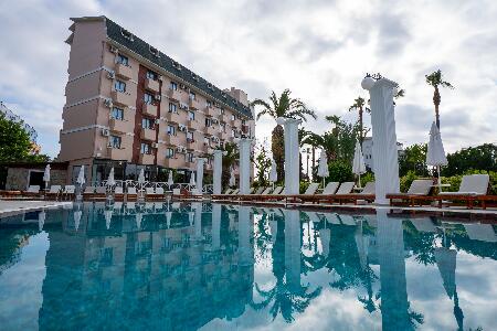 Club Aqua Plaza Hotel