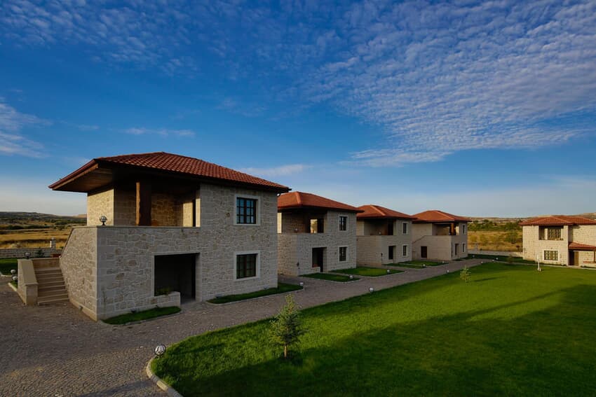 Elevres Stone House Hotel