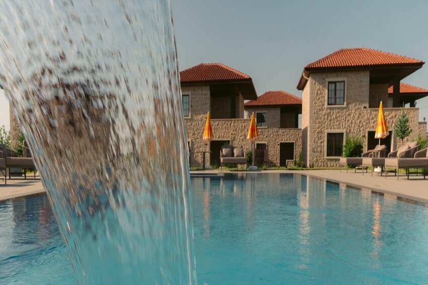 Elevres Stone House Hotel