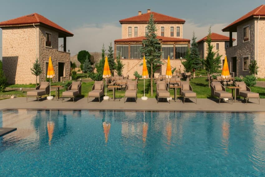 Elevres Stone House Hotel