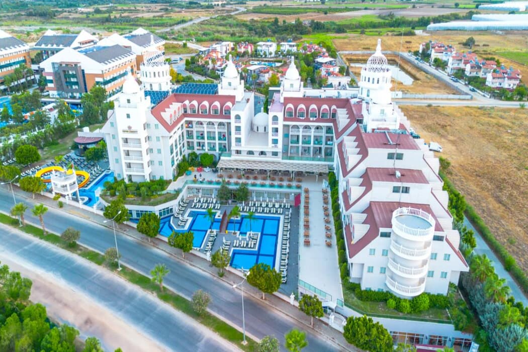 Side Crown Serenity Hotel