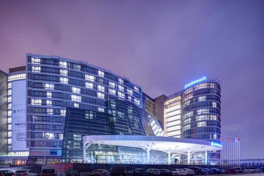 Pullman Airport Hotel Convention Center