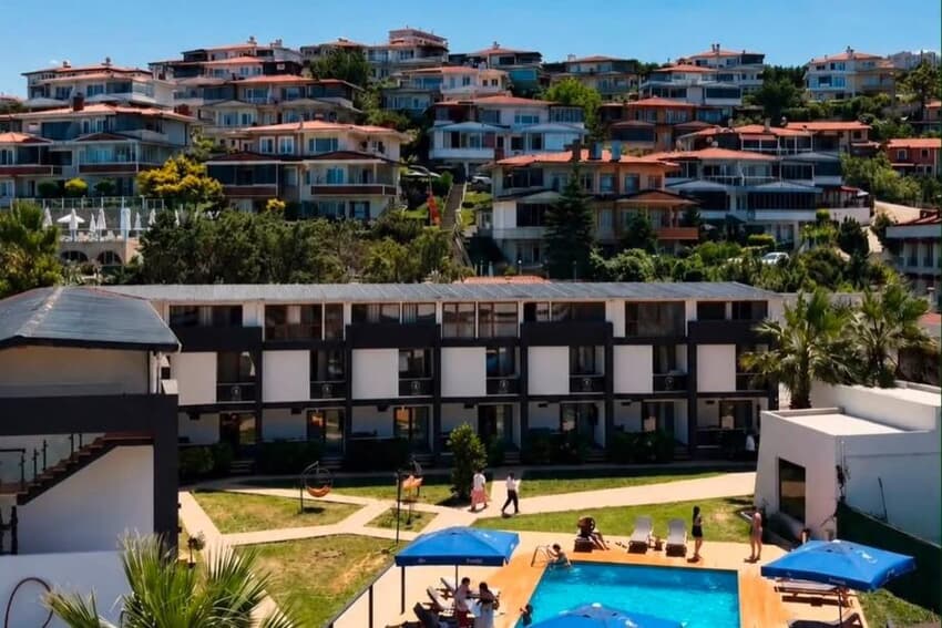 Mad Sea Hotel