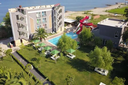 Aqua Nina Hotel