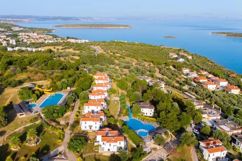 Akay Garden Family Club