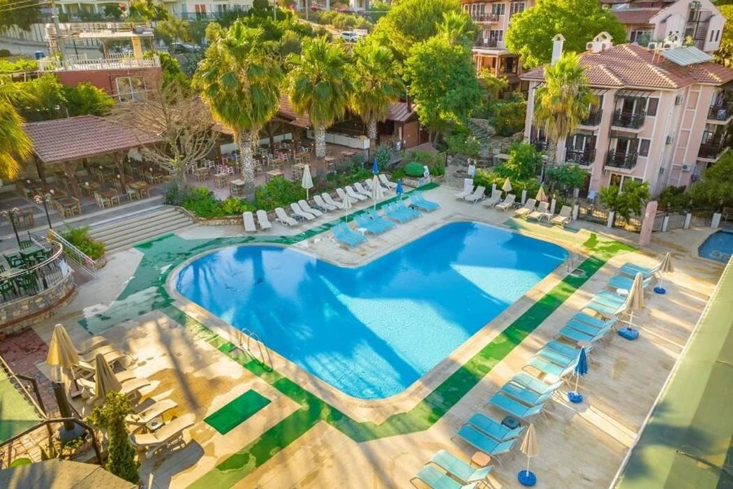 Pink Palace Otel