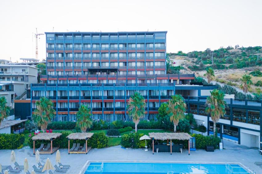 The Nowness Luxury Hotel Spa +16