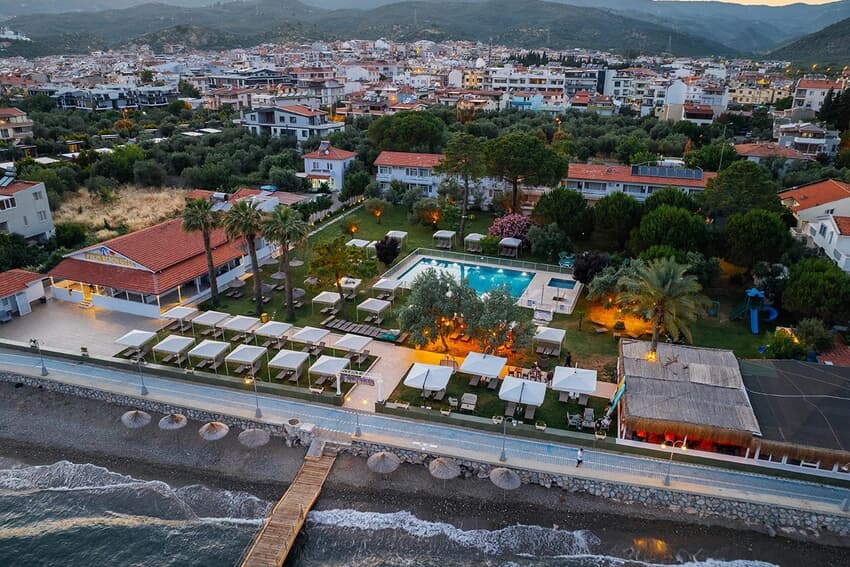 Palm Beach Otel Küçükkuyu