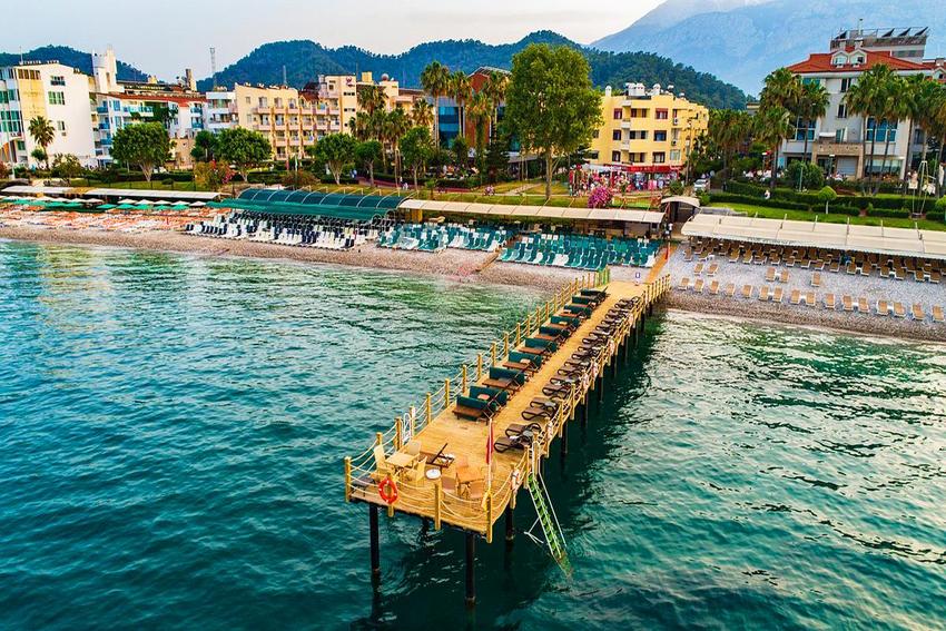 Ambassador Plaza Hotel	