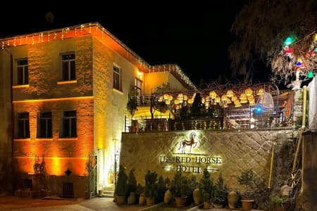 Red Horse Hotel 12+