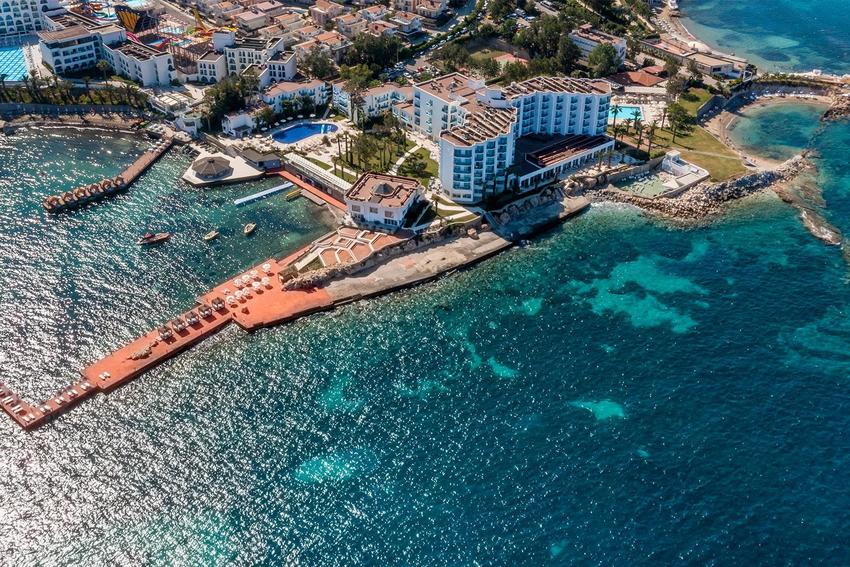 Le Bleu Hotel Resort