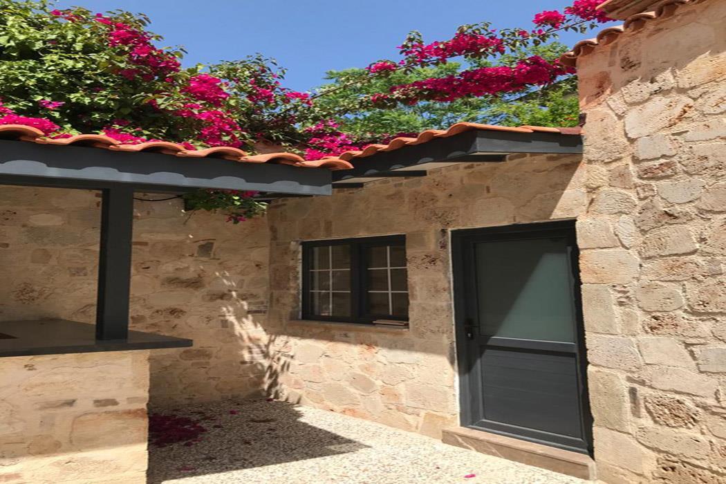 Solo Boutique Hotel