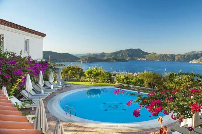 Swan Lake Boutique Hotel