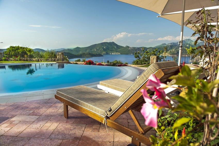 Swan Lake Boutique Hotel