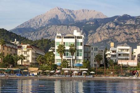 Bonn Beach Hotel By Rrhr