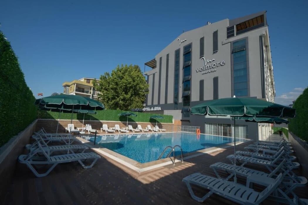 Velmore Hotel