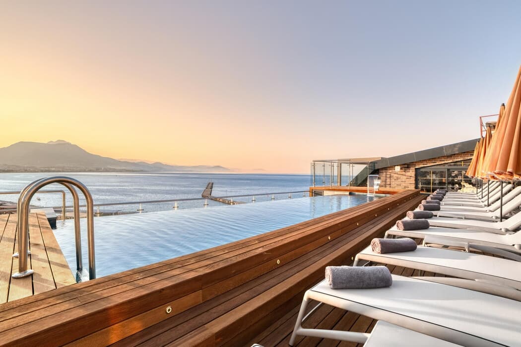 Numa Port Hotel