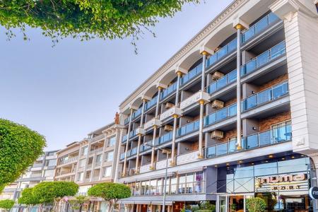 Numa Port Hotel