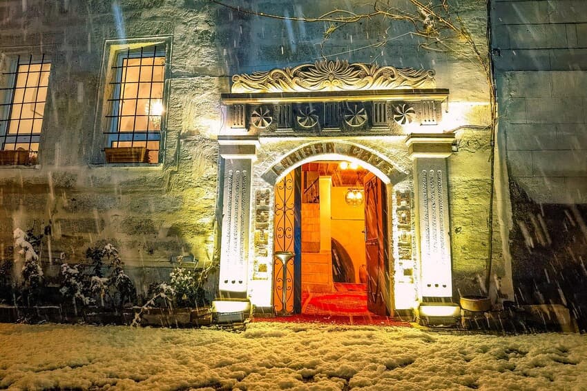 Larissa Cave Hotel