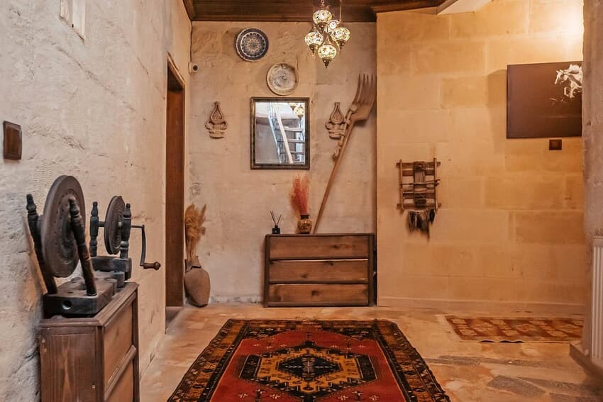 Larissa Cave Hotel