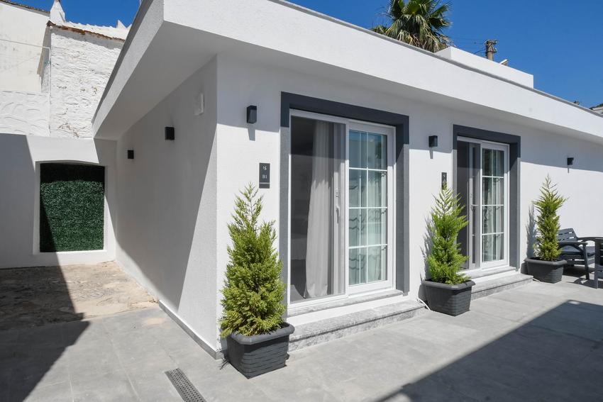 Swan Boutique Hotel +12